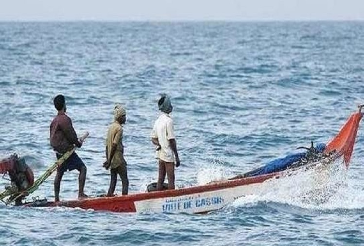 Sri Lankan Navy arrested six Indian fishermen