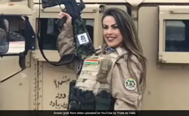 Ukraine War : Russian Attack में मारी गई Brazilian Model, यूक्रेनी सेना में बतौर निशानेबाज़ शामिल हुई थी