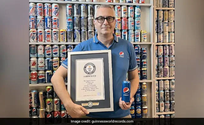 इटली के शख्स ने 1200 से ज्यादा Pepsi Can रखकर बनाया गिनीज़ वर्ल्ड रिकॉर्ड