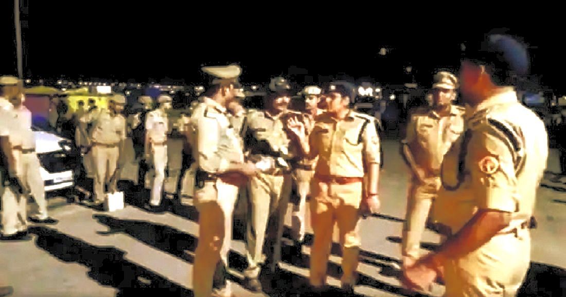 उत्तर प्रदेश: प्रयागराज के संगम में हनुमान मंदिर के पास जन्मदिन मना रहे लड़कों पर फेंका गया बम, जांच में जुटी पुलिस