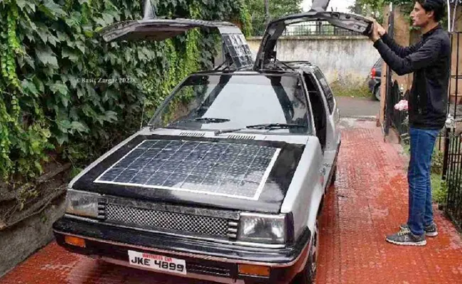 कश्मीर के टीचर ने 11 साल की मेहनत से घर पर ही बना दी सोलर कार, पेट्रोल और डीजल की चिंता नहीं