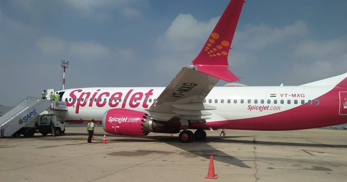 दिल्ली से दुबई जा रही स्पाइसजेट की फ्लाइट में आई खराबी, पाकिस्तान में कराई गई इमरजेंसी लैंडिंग