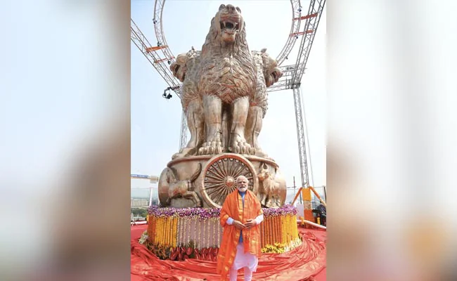 नए संसद भवन के ऊपर स्थापित हुआ 9500 किलो का राष्ट्रीय प्रतीक
