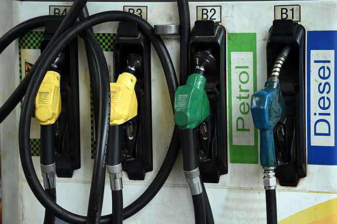 पेट्रोल की बिक्री 29, डीजल की 35% बढ़ी