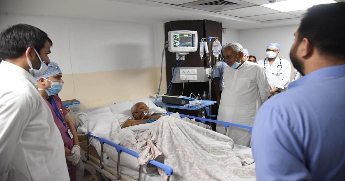 बिहार : बेहतर इलाज के लिए सिंगापुर जा सकते हैं लालू, अस्पताल में सीएम नीतीश कुमार ने की मुलाकात